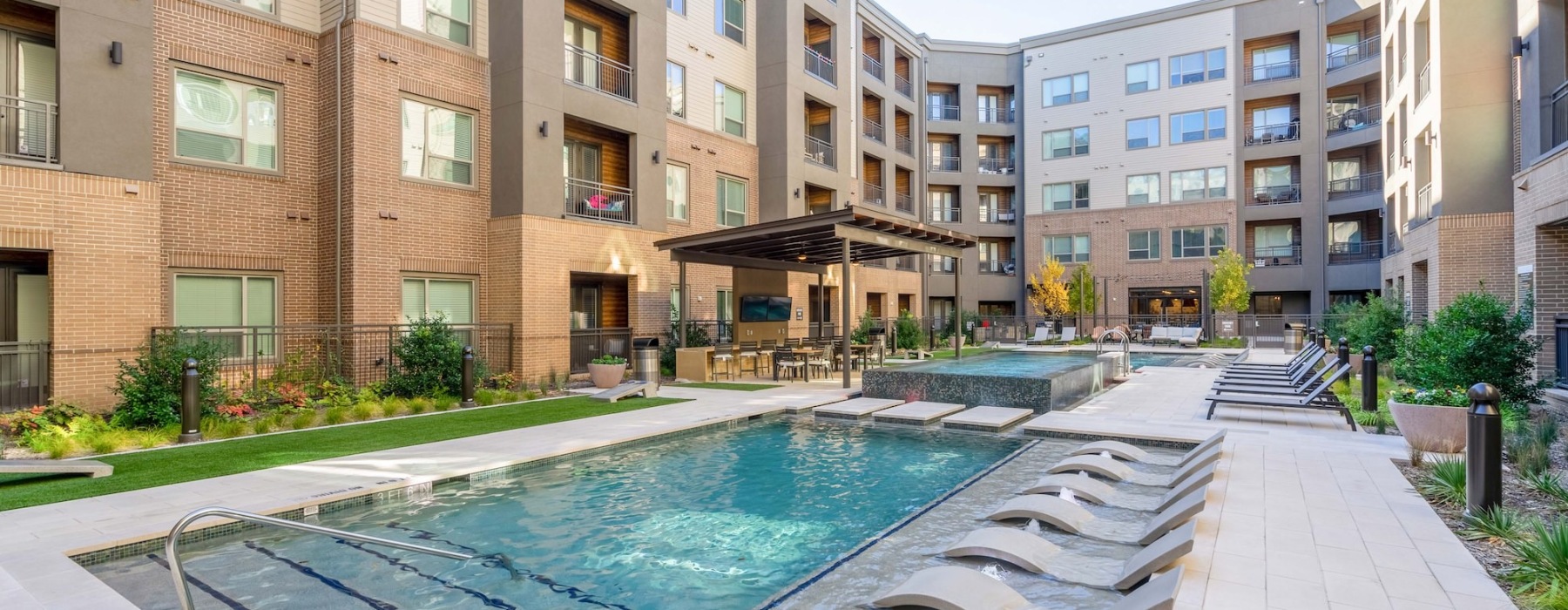 A resort-style pool outside luxury apartments in Frisco TX.